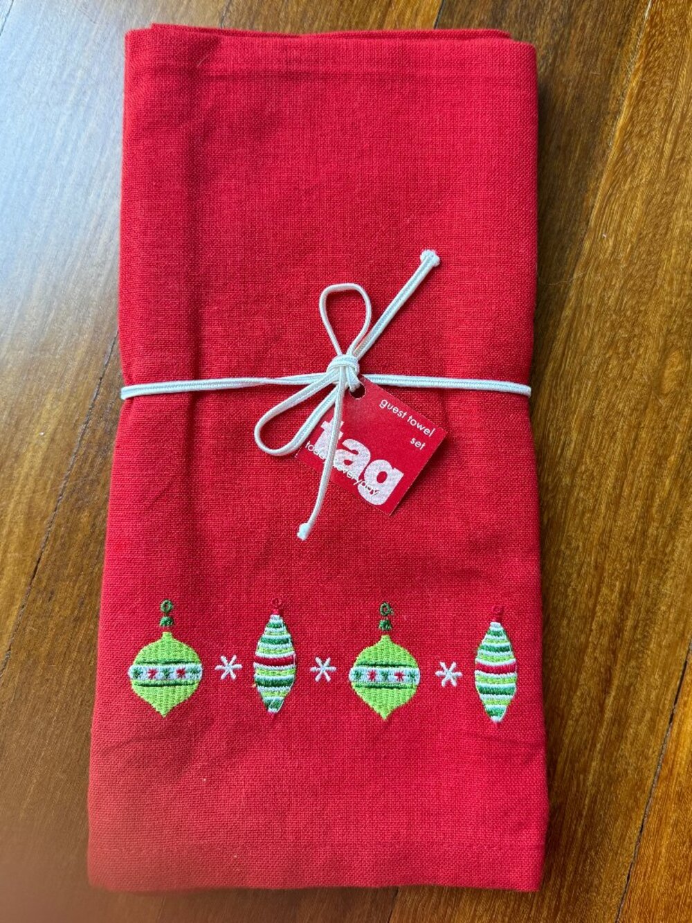 NEW Tag Holiday Guest Towel Set (2) with Embroidered Ornaments